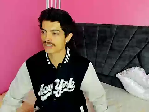 taylor Stele online show from 04-21-26, 01:39