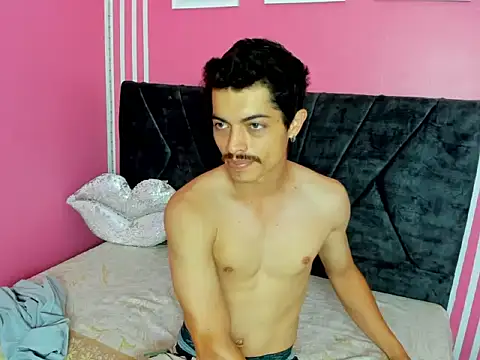 taylor Stele online show from 04-18-26, 01:24