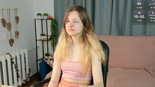 Glitch Doll online show from 06-18-26, 06:12