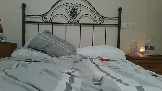 Custard-Lovers online show from 06-27-26, 01:22