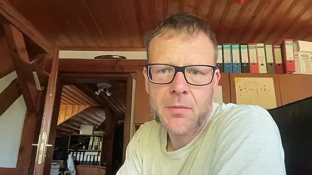 Snapshot of o_florian_o1 chatting on 05-27-26, 05:26 o florian o1 online show from 05-27-26, 05:26