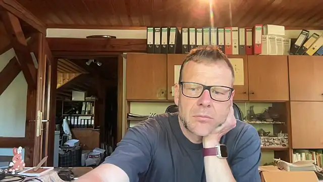 Snapshot of o_florian_o1 chatting on 05-18-26, 05:13 o florian o1 online show from 05-18-26, 05:13