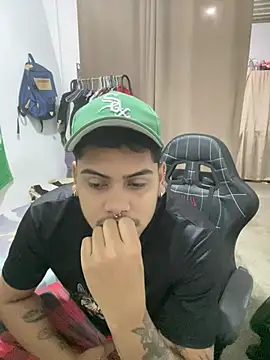 Snapshot of Saul_88 chatting on 05-18-26, 03:06 Saul 88 online show from 05-18-26, 03:06