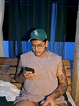 Snapshot of Saul_88 chatting on 05-09-26, 04:27 Saul 88 online show from 05-09-26, 04:27