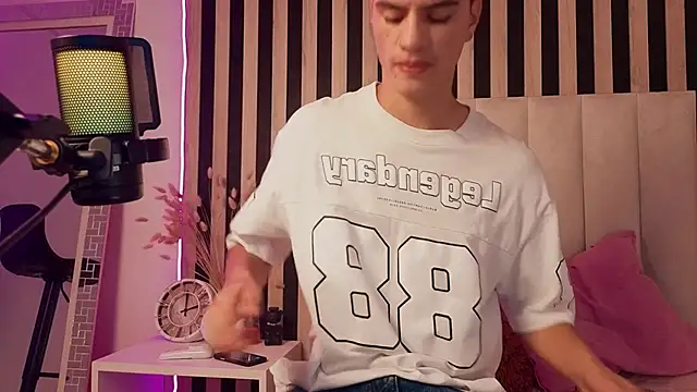 LeoTease online show from 05-05-26, 07:17