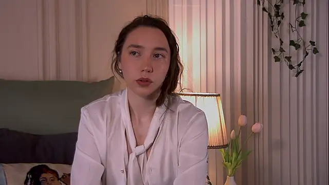 Suzaneey online show from 05-18-26, 06:45