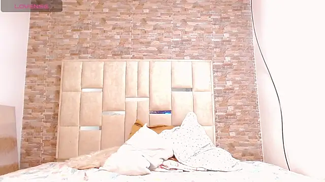 paola blond01 online show from 04-19-26, 12:33