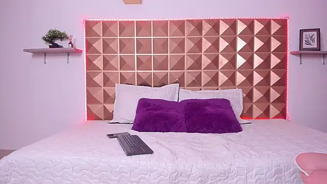 Naughty Kat  online show from 04-19-26, 03:40
