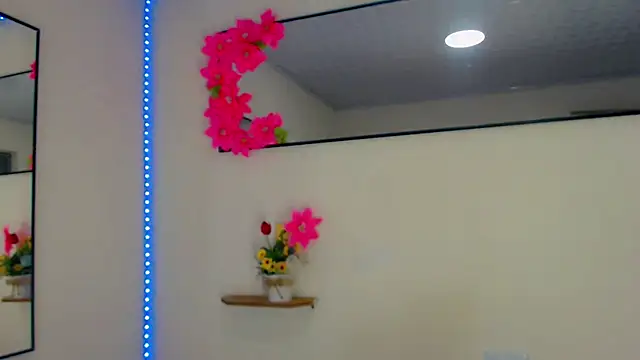 Darianna A online show from 05-12-26, 09:32