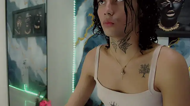 Snapshot of Darianna_A chatting on 06-23-26, 01:09 Darianna A online show from 06-23-26, 01:09