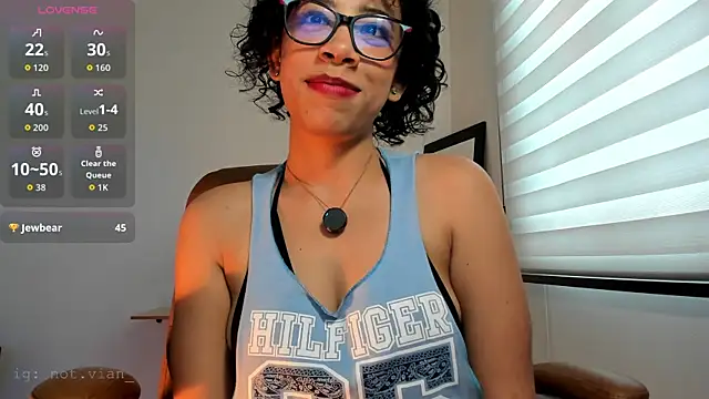 Laena Castillo online show from 04-18-26, 07:07