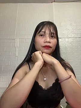 -Lucie-e online show from 04-17-26, 07:55