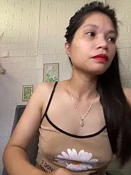 -Lucie-e online show from 05-18-26, 03:06