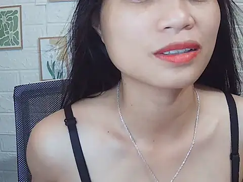 -Lucie-e online show from 05-21-26, 04:54