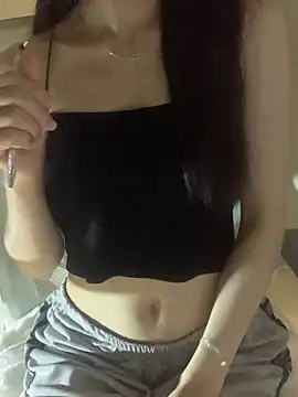 Snapshot of Summ_vn chatting on 04-20-26, 11:35 Summ vn online show from 04-20-26, 11:35