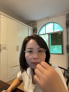 Snapshot of lisha521 chatting on 06-18-26, 01:37 lisha521 online show from 06-18-26, 01:37