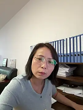Snapshot of lisha521 chatting on 06-11-26, 02:53 lisha521 online show from 06-11-26, 02:53