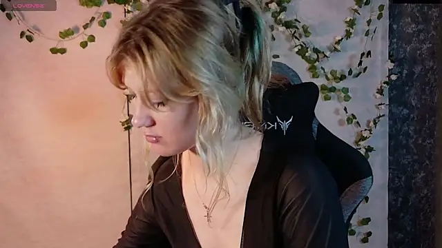 Snapshot of Lina_Wi chatting on 07-04-26, 08:13 Lina Wi online show from 07-04-26, 08:13