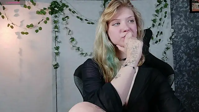 Snapshot of Lina_Wi chatting on 07-02-26, 03:23 Lina Wi online show from 07-02-26, 03:23