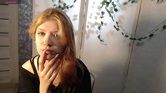 Snapshot of Lina_Wi chatting on 04-25-26, 08:06 Lina Wi online show from 04-25-26, 08:06