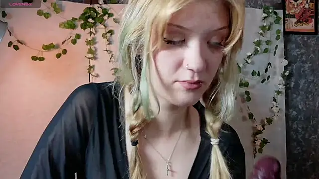 Snapshot of Lina_Wi chatting on 07-02-26, 08:04 Lina Wi online show from 07-02-26, 08:04