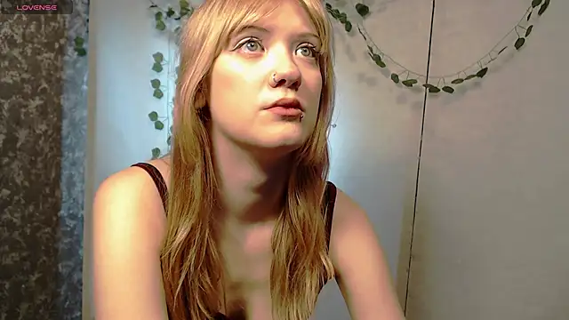 Snapshot of Lina_Wi chatting on 05-01-26, 08:14 Lina Wi online show from 05-01-26, 08:14