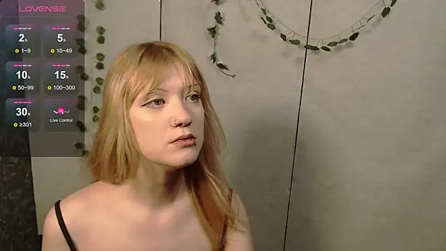 Snapshot of Lina_Wi chatting on 04-30-26, 08:16 Lina Wi online show from 04-30-26, 08:16