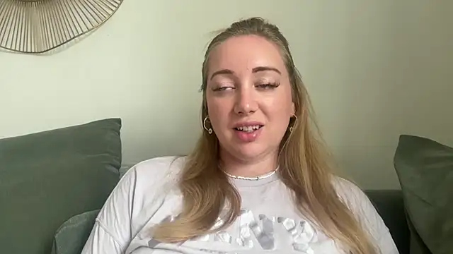 Snapshot of arielsweetieee chatting on 07-15-26, 08:43 arielsweetieee online show from 07-15-26, 08:43
