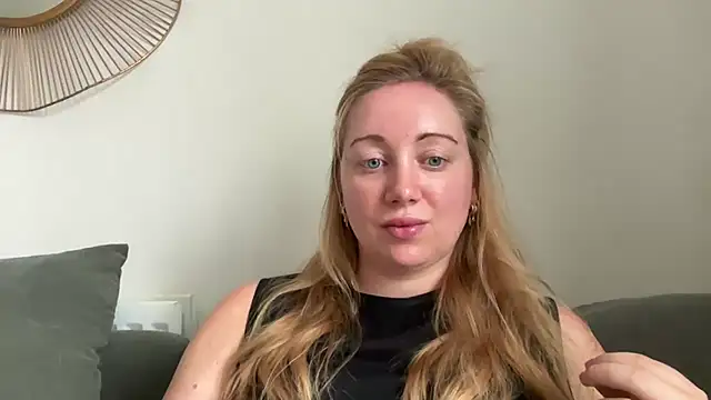 Snapshot of arielsweetieee chatting on 06-17-26, 08:36 arielsweetieee online show from 06-17-26, 08:36
