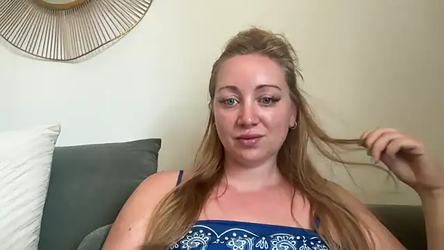 Snapshot of arielsweetieee chatting on 06-27-26, 12:00 arielsweetieee online show from 06-27-26, 12:00