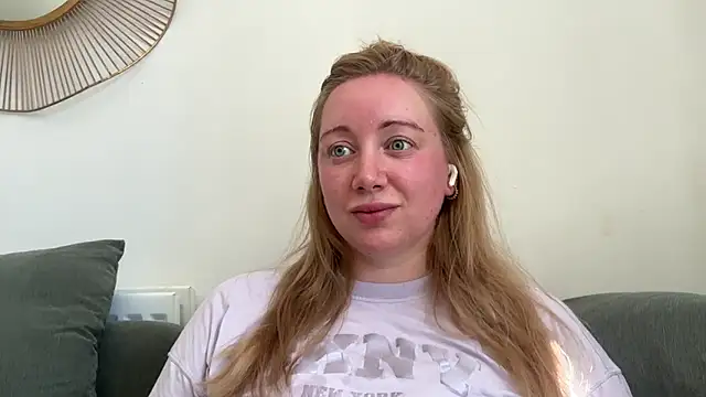 Snapshot of arielsweetieee chatting on 06-18-26, 09:36 arielsweetieee online show from 06-18-26, 09:36