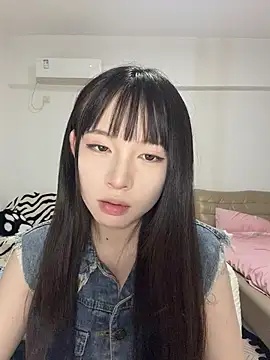 Snapshot of nide-baby chatting on 06-23-26, 10:35 nide-baby online show from 06-23-26, 10:35