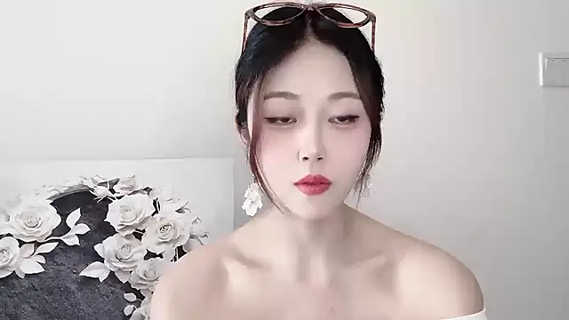 KiKi-011 online show from 05-19-26, 07:04