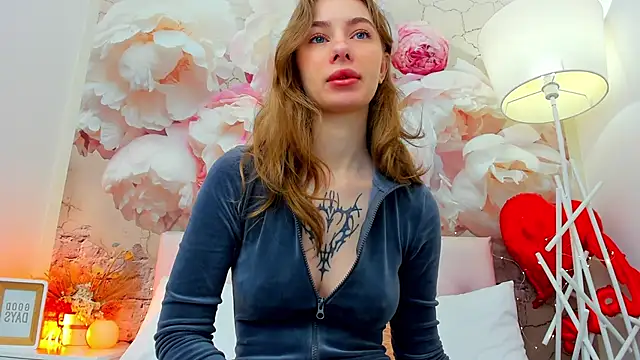 EricaLow online show from 05-04-26, 05:00