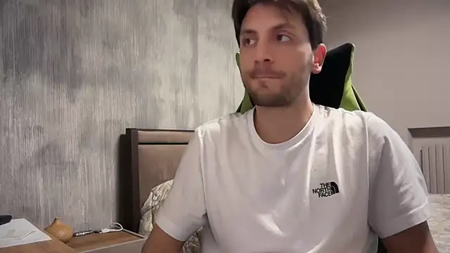 italianass94 online show from 04-17-26, 01:47