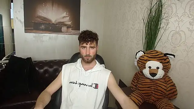 KyloEast online show from 04-24-26, 04:36