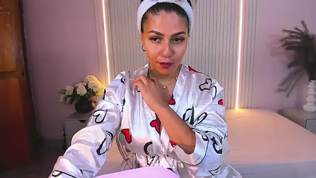 Snapshot of LucyWild8 chatting on 05-12-26, 07:31 LucyWild8 online show from 05-12-26, 07:31