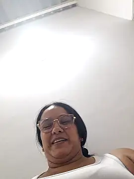 Snapshot of Samanta-42 chatting on 06-06-26, 11:21 Samanta-42 online show from 06-06-26, 11:21