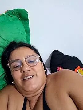 Snapshot of Samanta-42 chatting on 06-22-26, 02:39 Samanta-42 online show from 06-22-26, 02:39