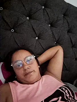 Snapshot of Samanta-42 chatting on 05-15-26, 04:27 Samanta-42 online show from 05-15-26, 04:27