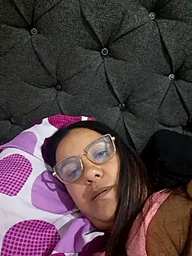 Snapshot of Samanta-42 chatting on 05-15-26, 02:20 Samanta-42 online show from 05-15-26, 02:20