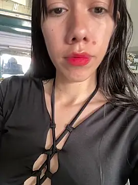 Snapshot of drea-an chatting on 04-18-26, 04:42 drea-an online show from 04-18-26, 04:42