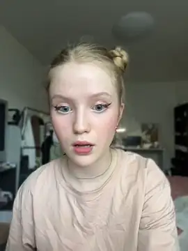 Snapshot of LilianHowards chatting on 07-02-26, 12:22 LilianHowards online show from 07-02-26, 12:22