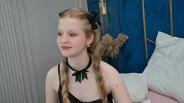 Snapshot of LilianHowards chatting on 06-27-26, 12:22 LilianHowards online show from 06-27-26, 12:22