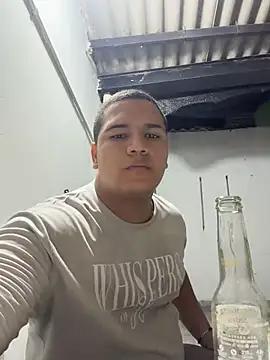 Snapshot of Patricio_02 chatting on 06-11-26, 03:58 Patricio 02 online show from 06-11-26, 03:58