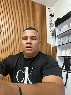 Snapshot of Patricio_02 chatting on 05-29-26, 04:02 Patricio 02 online show from 05-29-26, 04:02