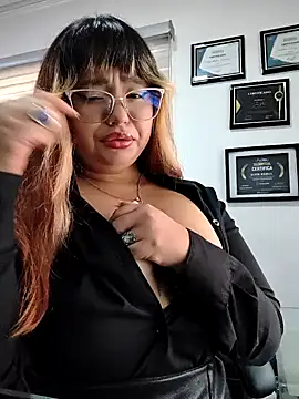 BelleVivianne online show from 04-30-26, 01:07