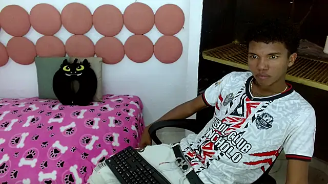 Chris Hott online show from 04-22-26, 02:18