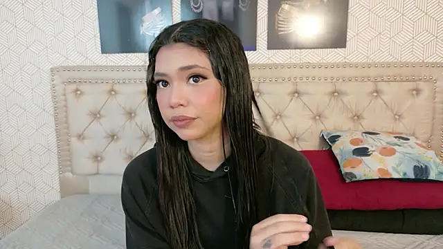 Nathy Pelaez online show from 04-30-26, 03:24