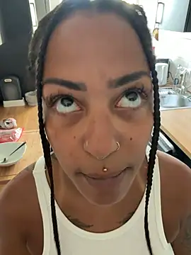 SweetPetiteNoir online show from 06-28-26, 05:14